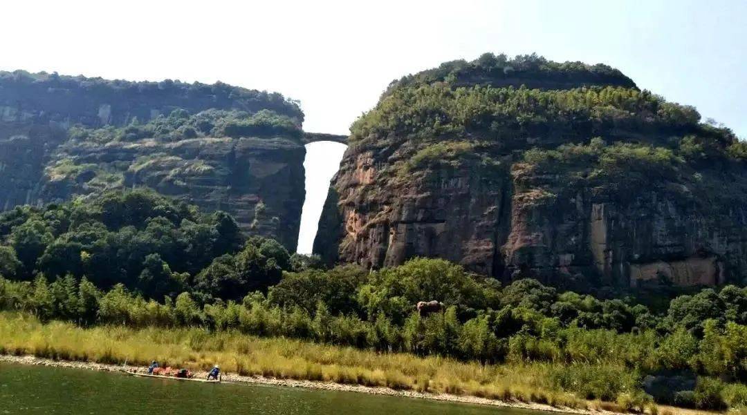 连接两座山峰的仙风桥横跨绝壁赏仙人风姿下临深渊览泸溪胜景两山