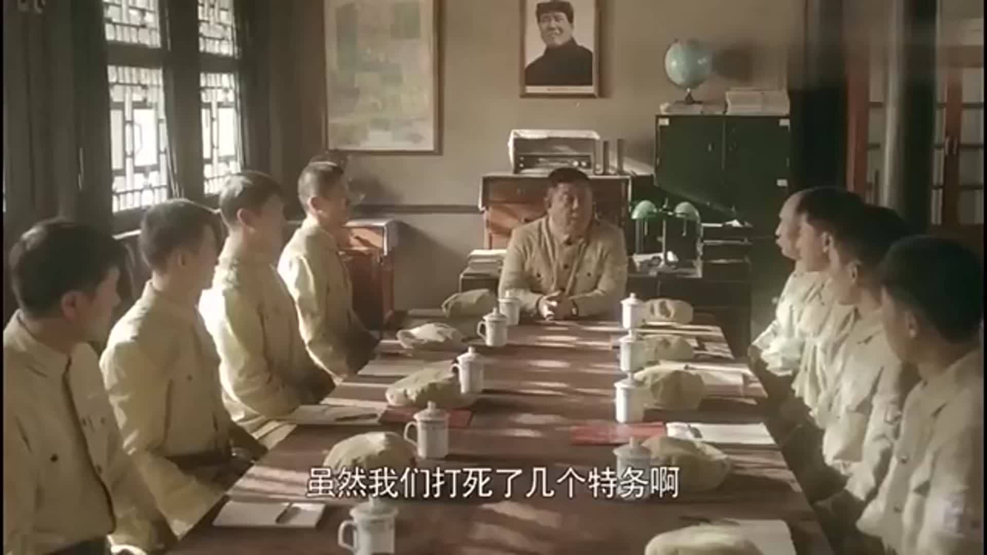 金水桥边小翠把东西交给钱有根让他放弃念头走好以后的路