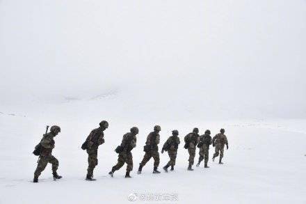 海拔5800米,边防官兵冒雪巡逻_斯潘古尔_前往_组织