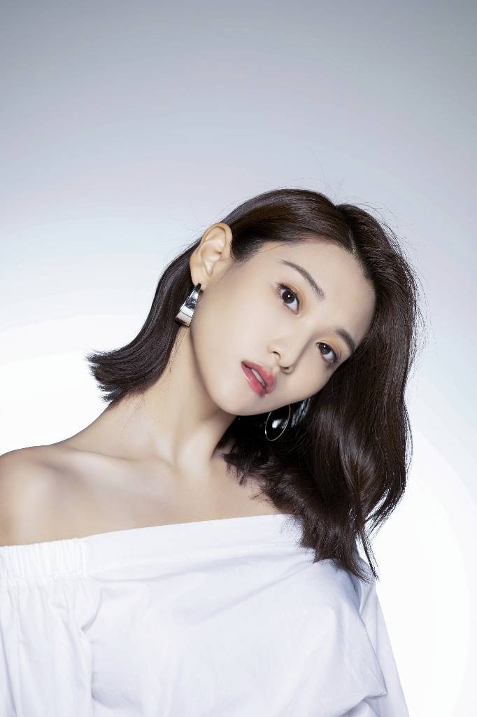 演员王嘉宁曝最新写真 表情鬼马尽显百变活力_女朋友_眉眼_感染力
