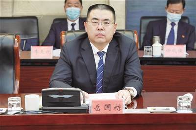 ——访扎兰屯市委书记岳国栋全力推动"三地三镇一中