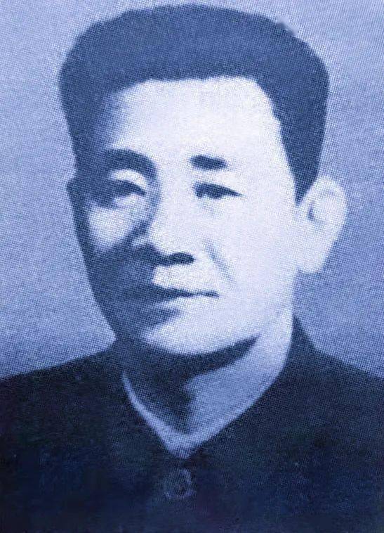 1908年杨砥中出生于毕节县林口,虽然是土司家庭后裔,但他思想进步