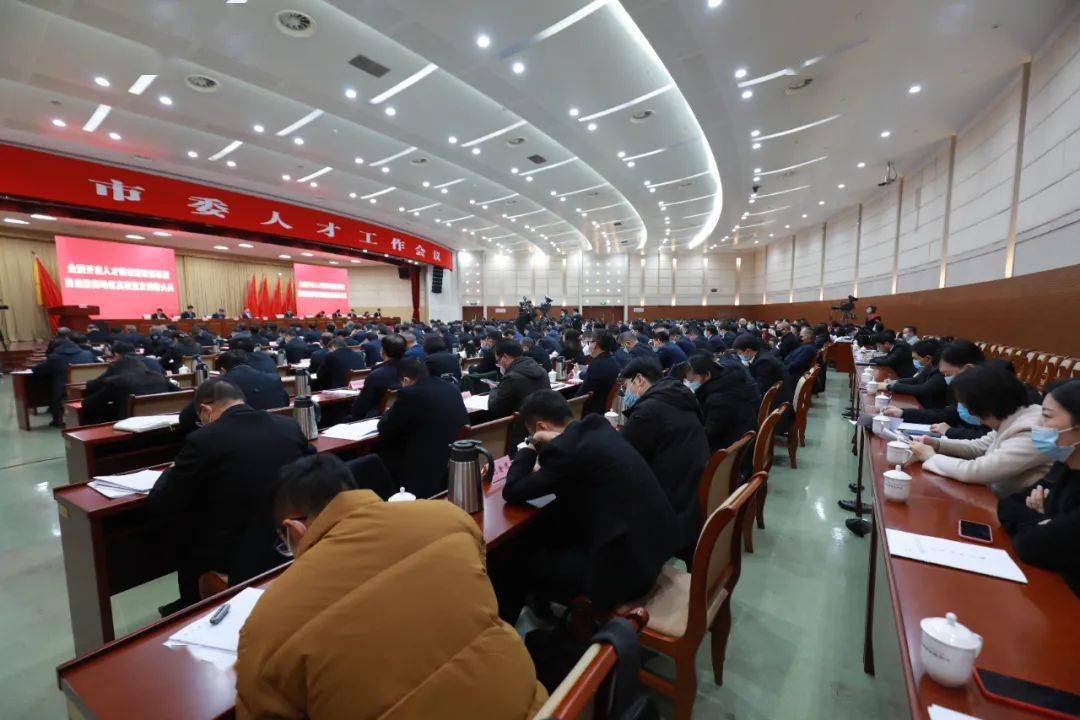 小组决定授予丁磊等10名同志