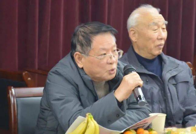 姜宗羽对在座教育系统离退休老领导,老干部教工提出三点建议