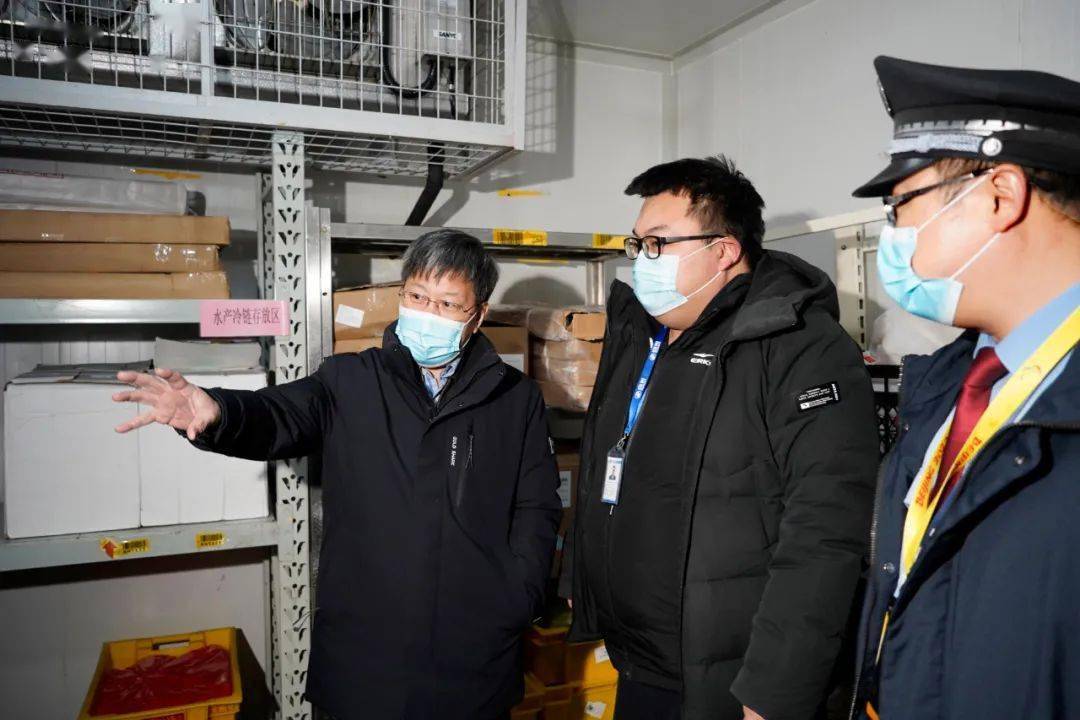 区人大常委会主任李文起检查商超疫情防控工作