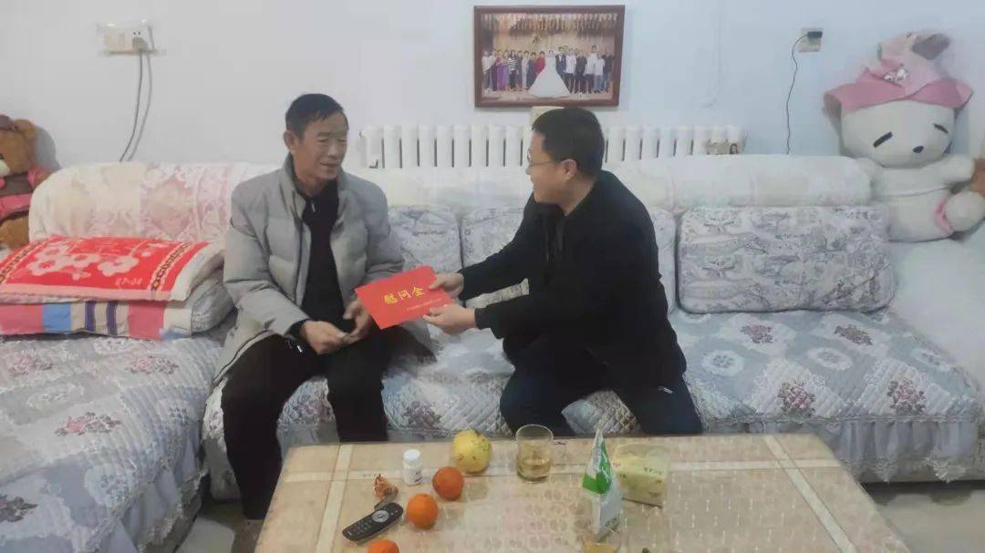 连日来,区领导解金章,尹斌,王孝东,边立群,陈辉也分别走访慰问了新