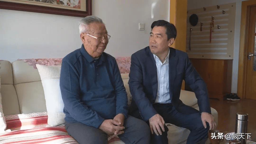 孟鑫姜兴业走访慰问区级退休老领导