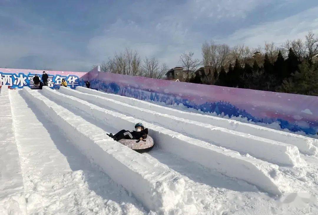 雪地坦克雁栖冰雪嘉年华活动"助力冬奥 燃情冰雪"三大功能区"大屏直播