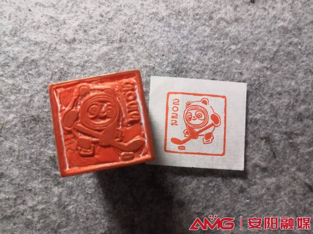 安阳女孩篆刻冰墩墩印章为冬奥会加油