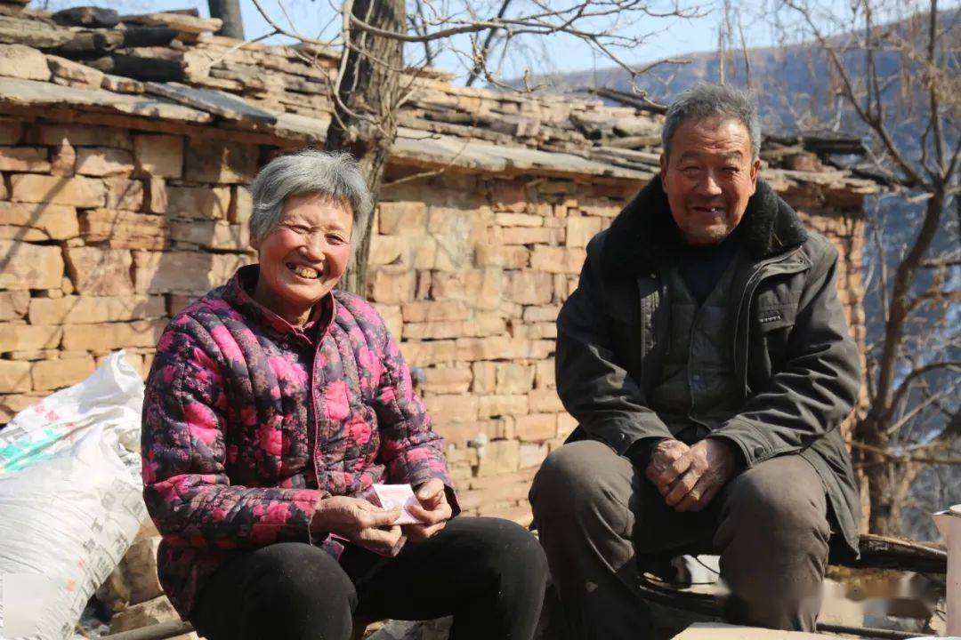沙河: 走,上山给老崔送钱去!_驻村_老石_老伴