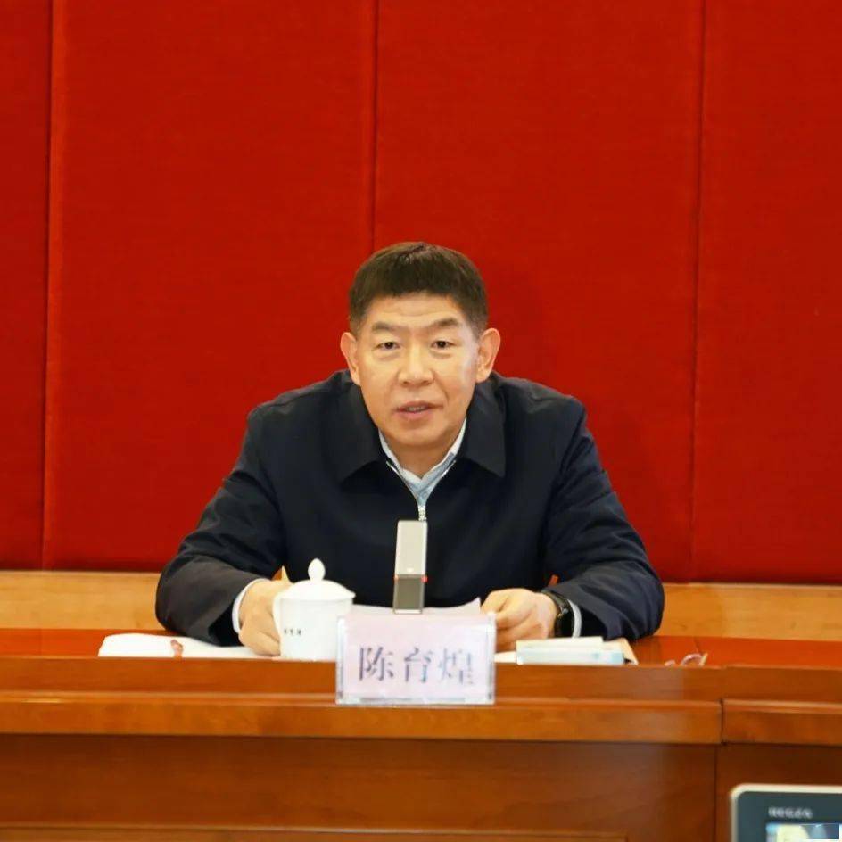 陈育煌指出去年我市交通事故亡人数稳中有降,今年要