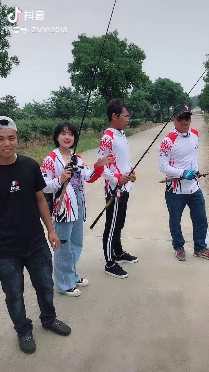 感谢我的铁粉邀请我们来打黑第一次挑战野外黑鱼祝我好运路亚抖音