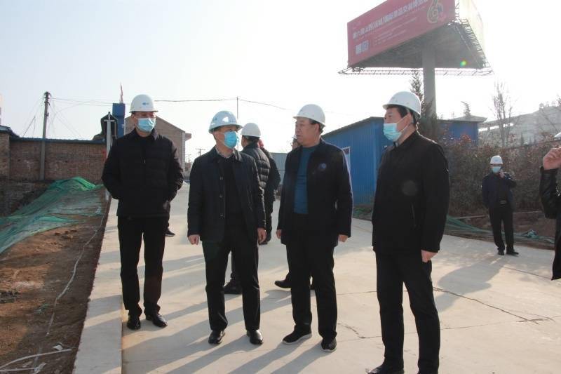绛县住建局党组副书记康艳敏,副局长郅红军,党组成员郭盼民及相关负责