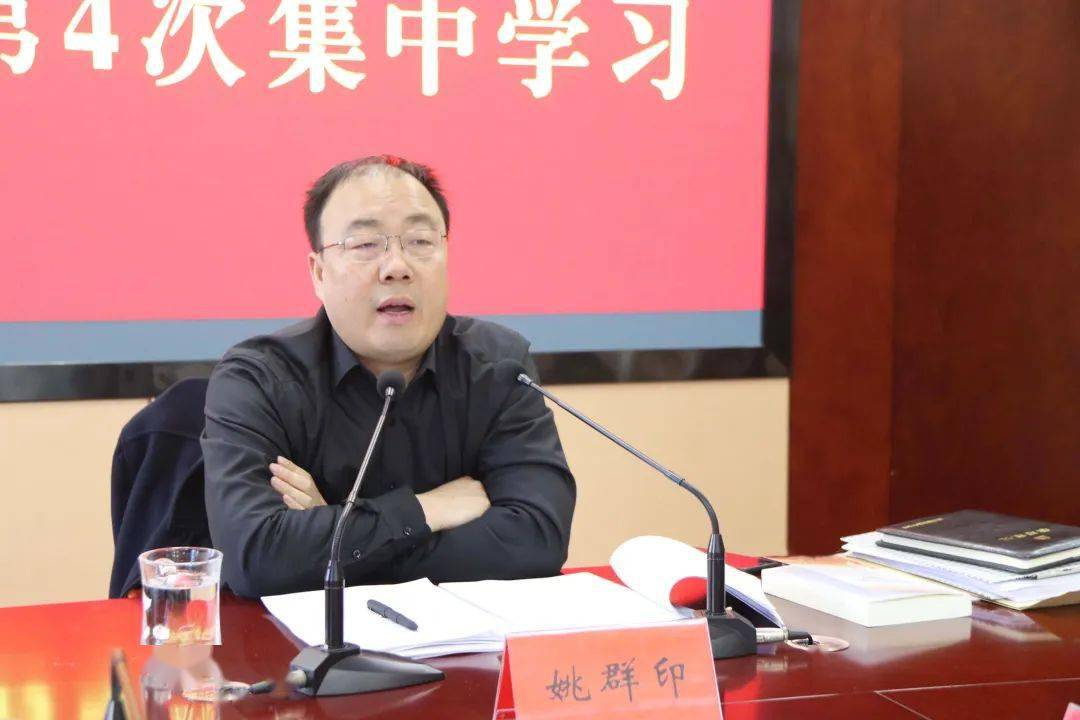 "这是3月4日下午,兴化市委常委,戴南镇党委书记姚群印,在镇党委理论