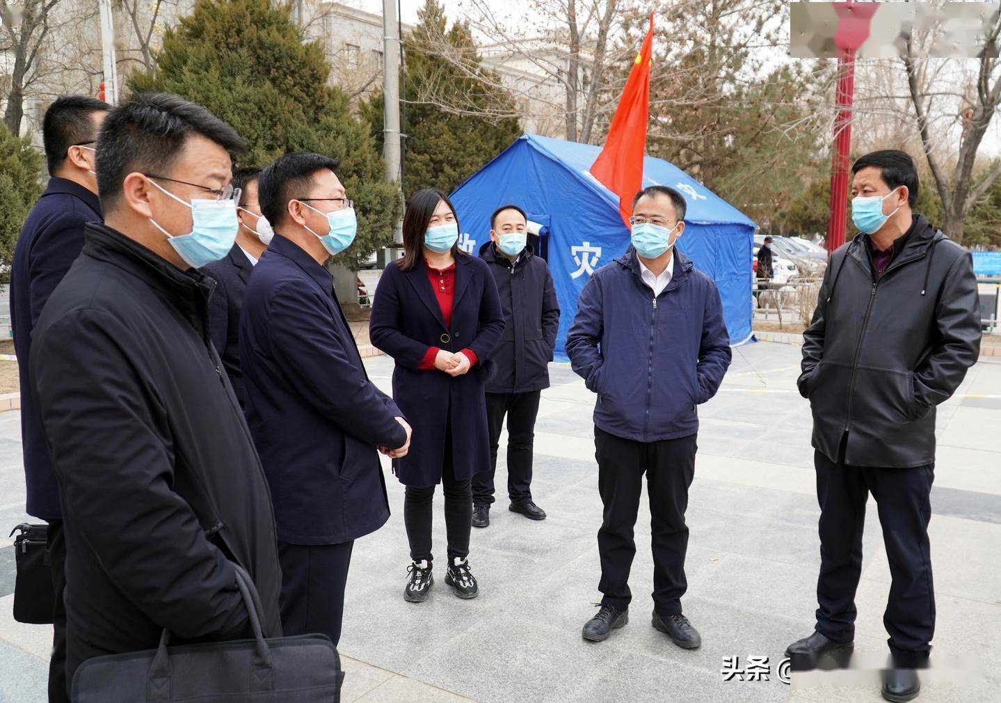 3月8日,县委书记李炯芳,县委副书记,县长杜新红督导检查疫情防控工作.