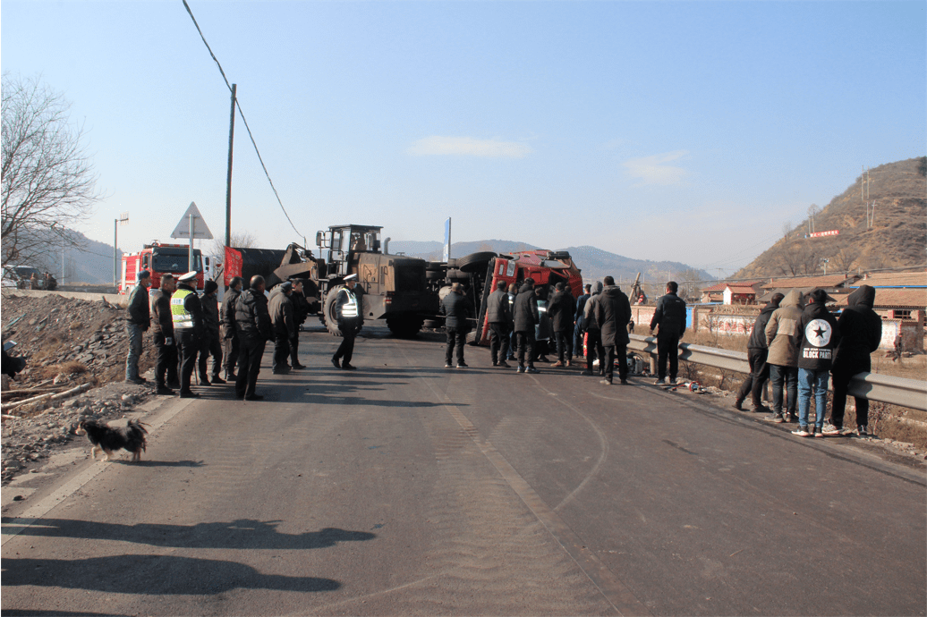 长治一起车事故,1人当场身亡._于道路_当事人_机动车