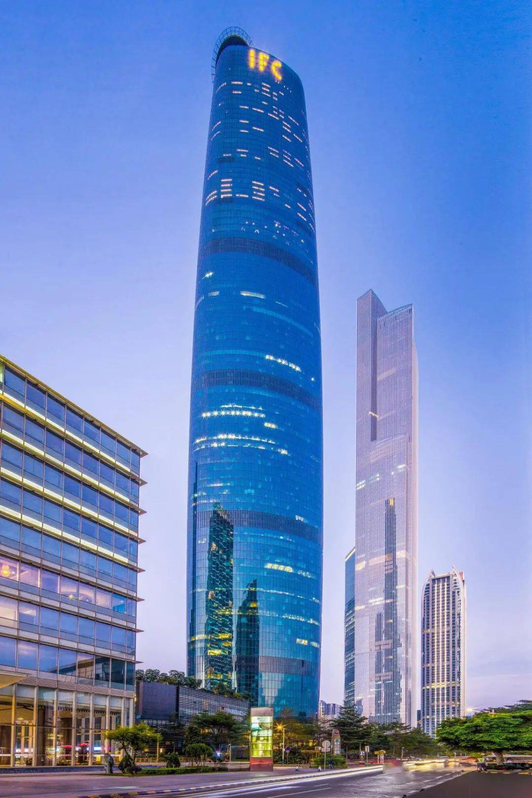 5米 城市:广州东莞国贸中心高度:423米 城市:东莞上海金茂大厦高度