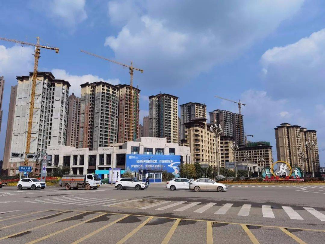 在市政配套上有东来印象-八馆五中心两园一家一大剧院;在医疗配套上有