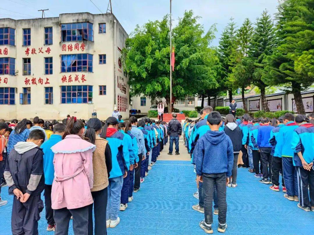 普格县螺髻山铁道兵希望学校少工委普格县荞窝镇株木树小学少工委end
