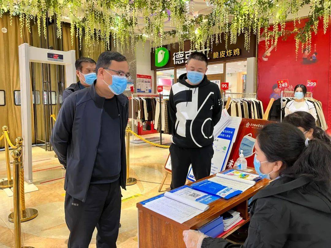 李虎山深入景区商场和农贸市场检查疫情防控工作