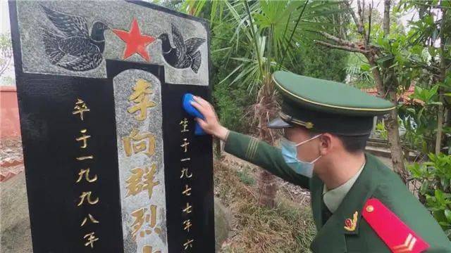 【详情】武警荆州支队祭奠李向群烈士清明小长假第一天,荆州各大陵园