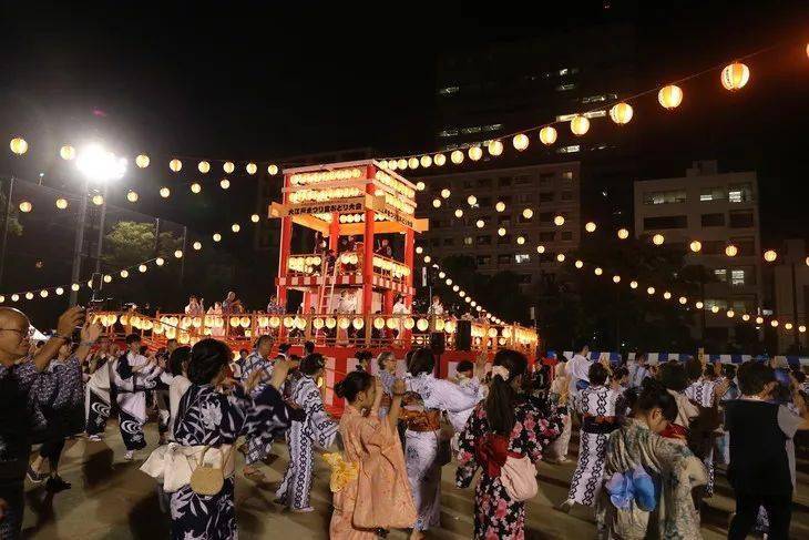 日本的清明节盂兰盆节如今也有云扫墓了