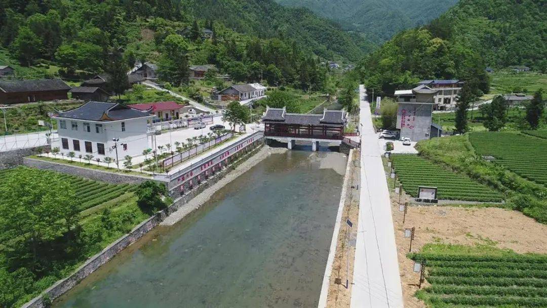 鹤峰县下坪乡东洲村党建引领乡风深山盛开文明之花