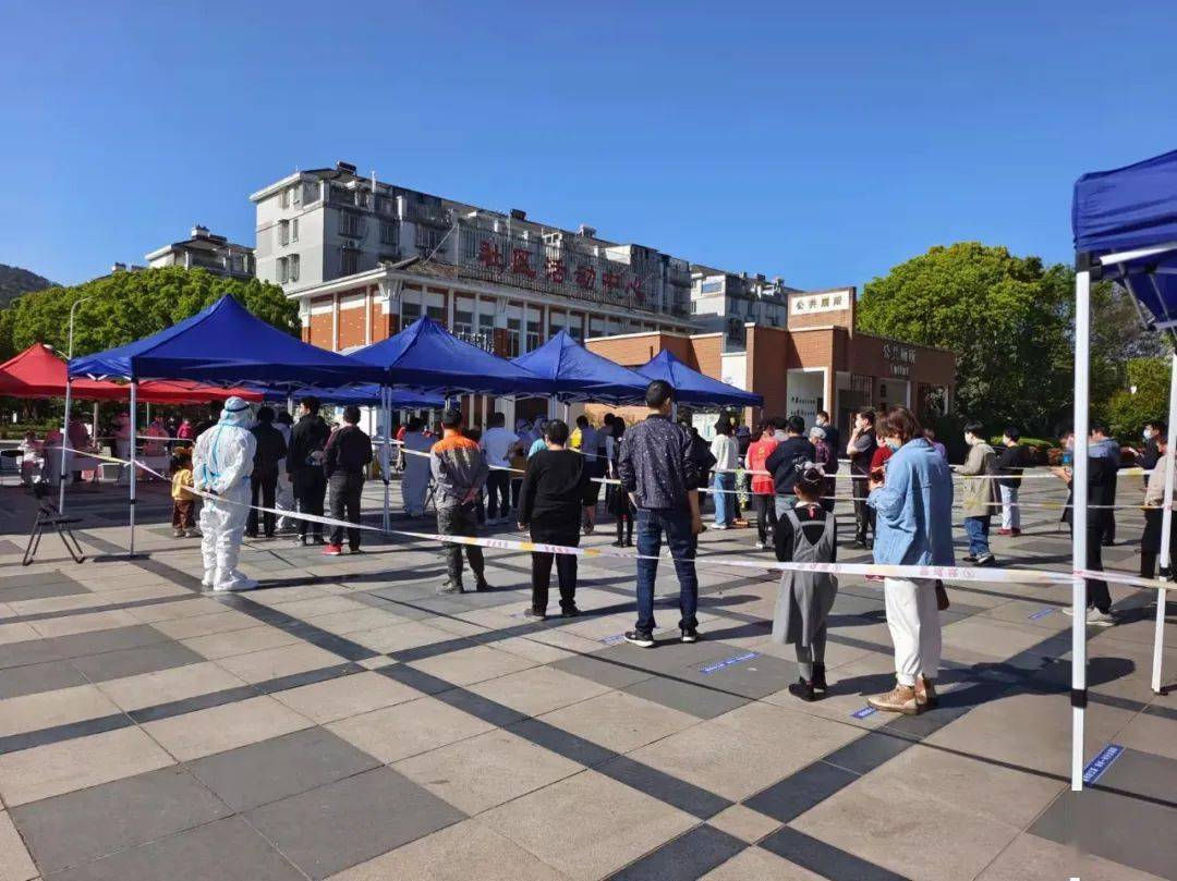 连夜布场高效有序直击霞浦街道大规模核酸检测现场