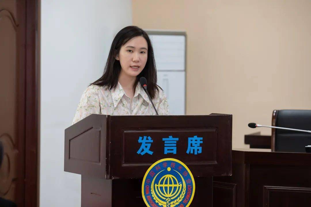 镇科协第八届秘书长董洽钦致开幕词会议在庄严的国