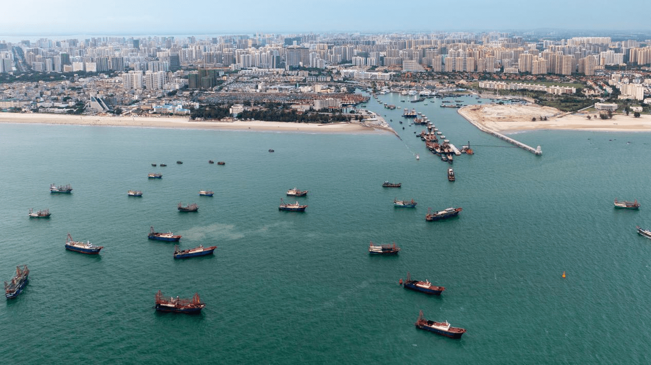 记者了解到,4月30日下午,在北海市银海区侨港电建渔港港口,成百艘渔船