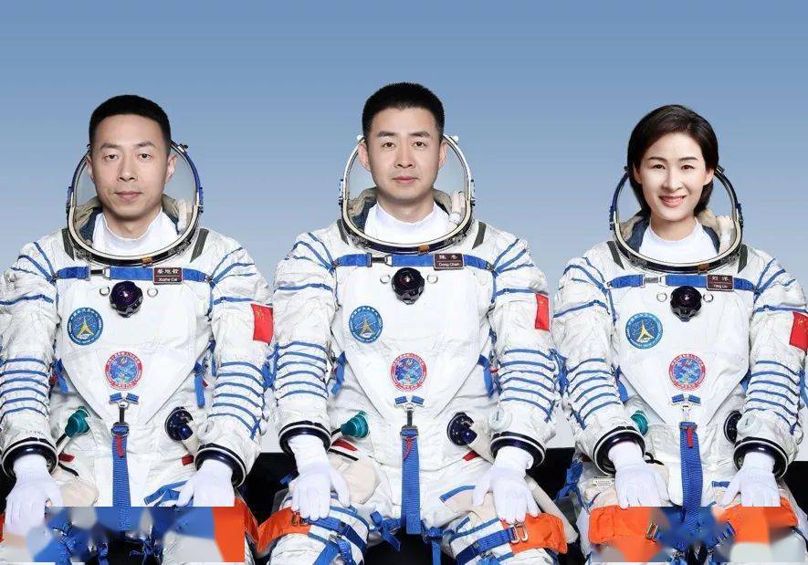 中国第十载人飞船在极端严寒的西北戈壁星夜奔赴太空