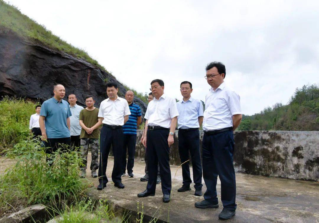 6月14日,市政协主席,党组书记徐兵深入兴国县督导防汛减灾工作.