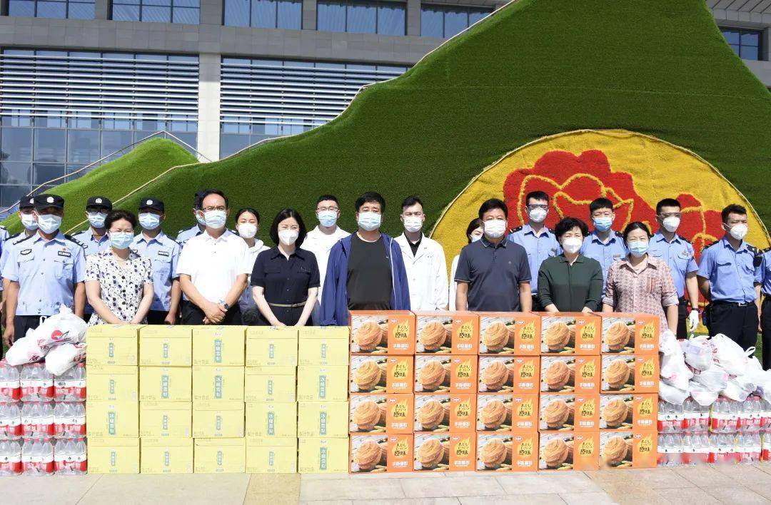 常务副主席王利伟,团市委书记陈国庆,市妇联主席张爱军,市总工会二级