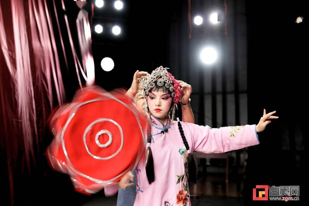 朱梦婷16载青春芳华在蜀韵川音中绽放