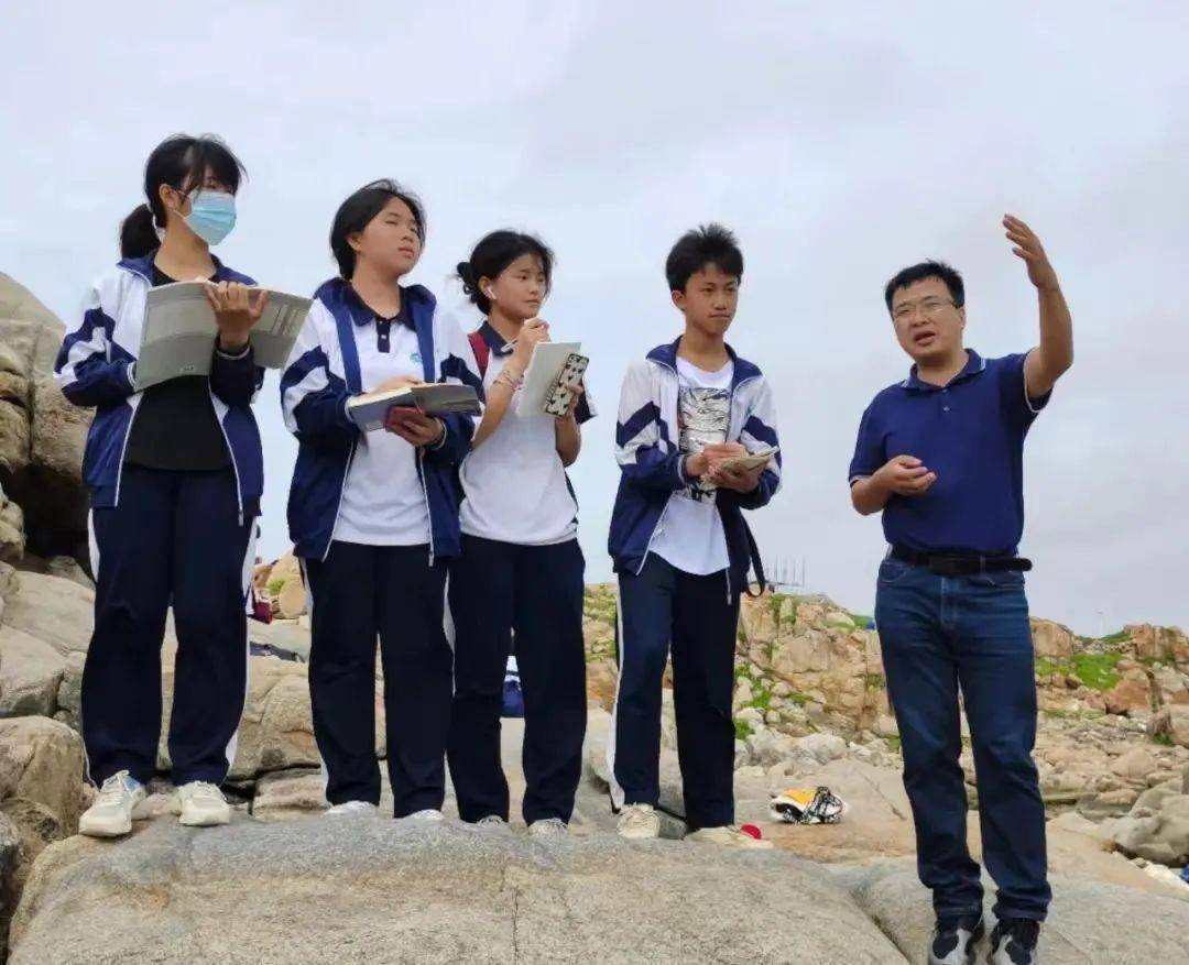 【风采】化作春泥更护花的海边教师—记惠来县鳌江中学团委副书记郑