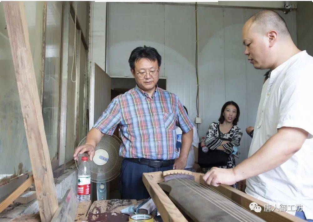 南京航空航天大学艺术学院板俊荣院长一行莅临江苏唐人琴集团指导工作