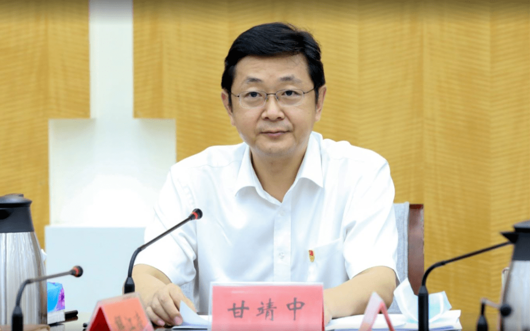 甘靖中在区委教育工作领导小组会议上强调坚持以人民为中心扎实推动