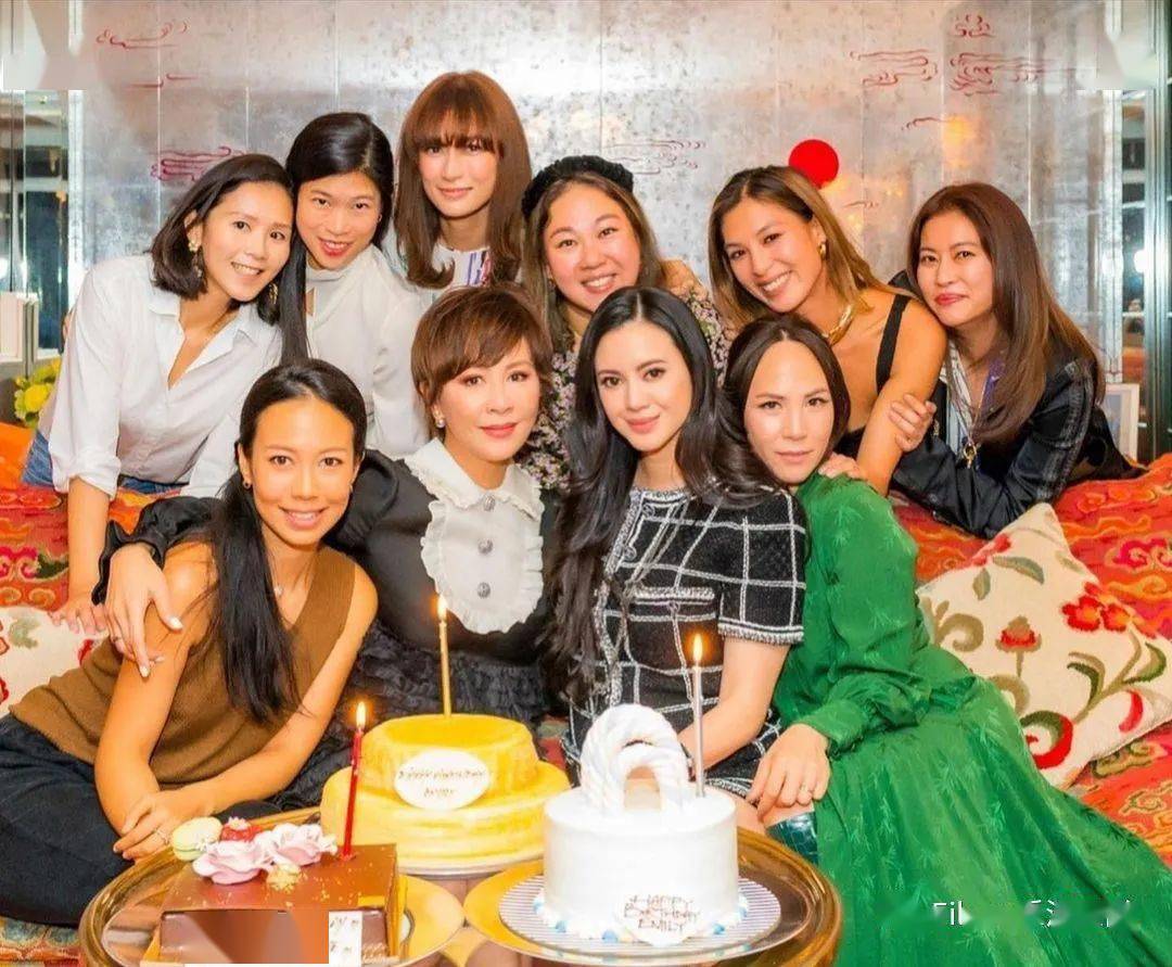 真要是出席顶级名媛圈的聚会,她也从来都是常驻第一排的人物.