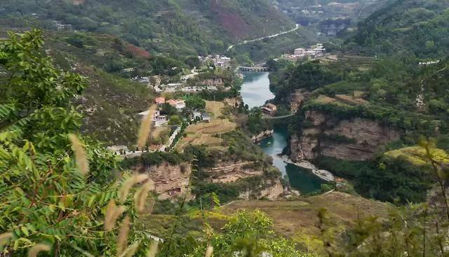 山西这座村子被大山环绕，四周全是悬崖，未开发，全是原生态