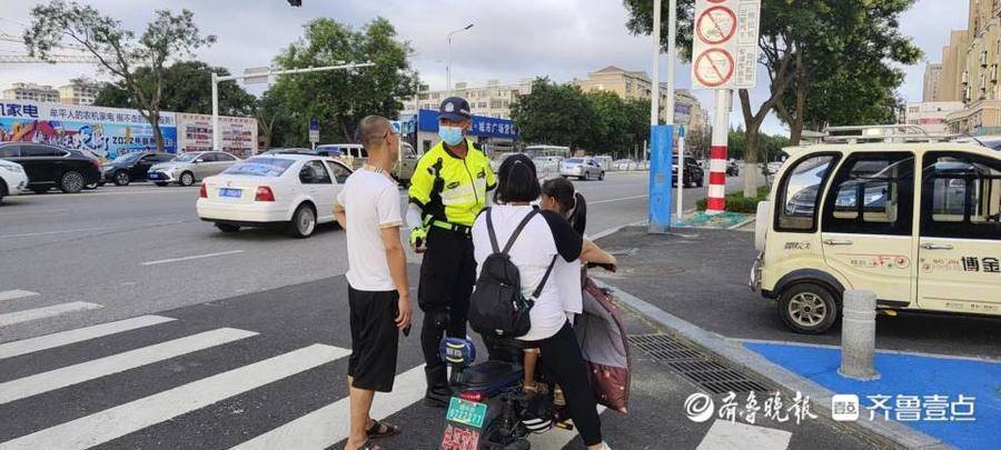 挨个打电话喊违停车主挪车，烟台交警景区内“人性化”执法获称赞