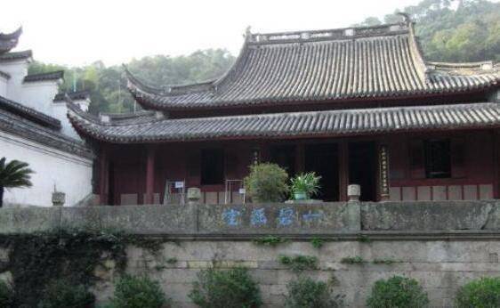浙江有一座寺庙，始建于东汉时期，已有千年历史，却无和尚无佛像