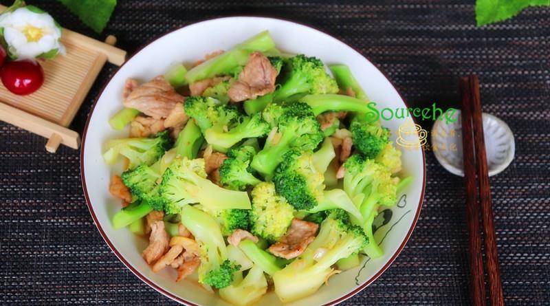 【西兰花炒肉片】食材：西兰花、猪瘦肉、大蒜。腌肉调料：生粉、酱油、