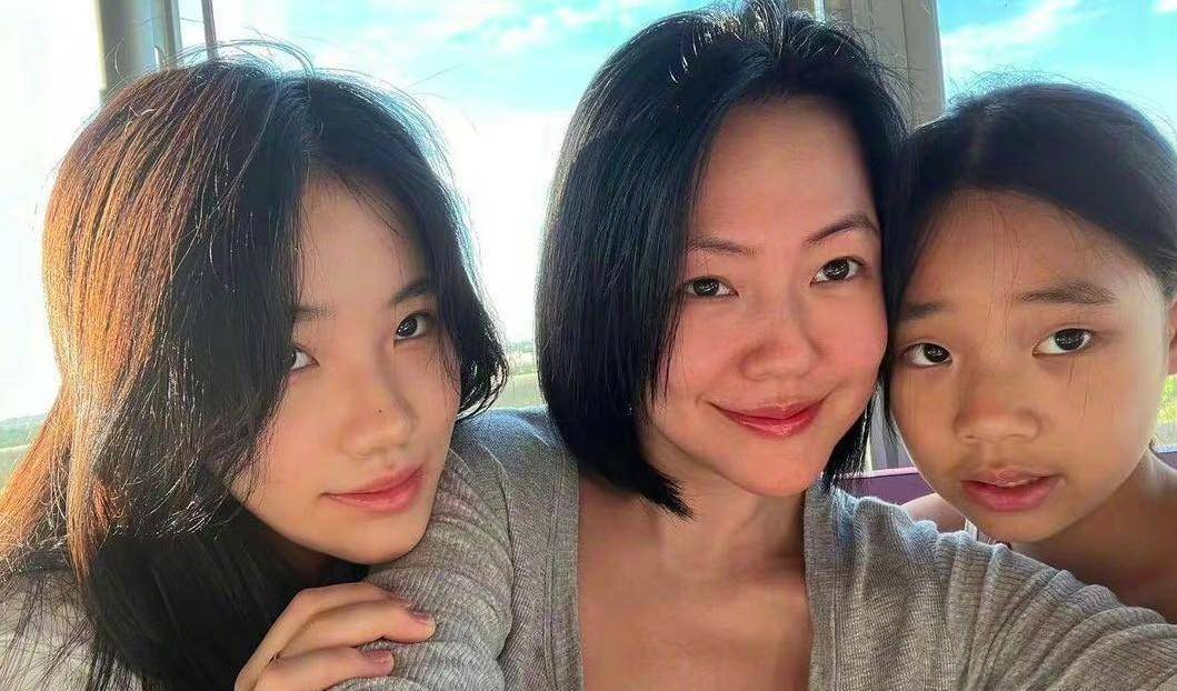 狗仔葛思琪盯s姐妹,先曝大s前夫汪小菲,再曝小s老公许亚军_许亚君