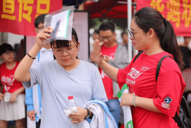 高三学子要注意了，高考将新增身份要求，部分考生或将无缘高考