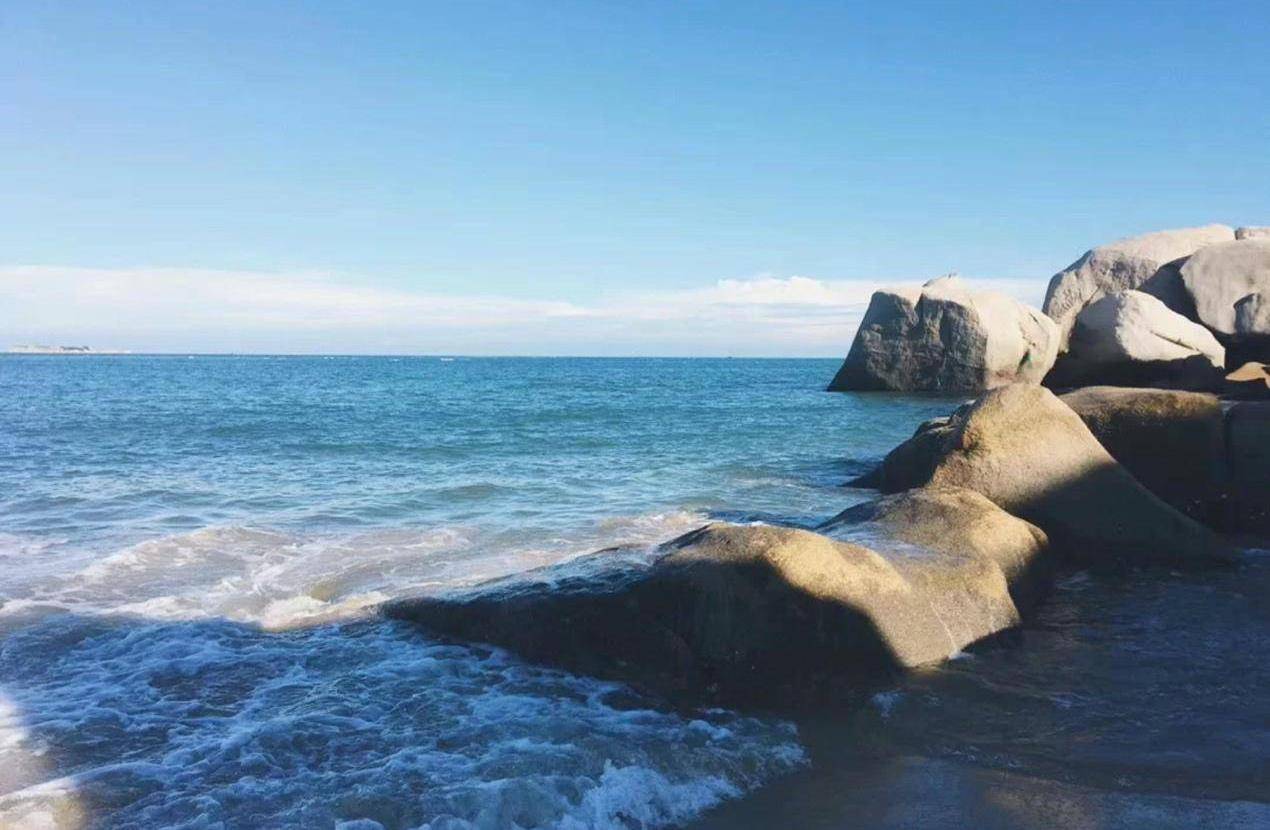 福建最神秘的海，一到晚上就发出蓝色荧光？还被称为东方圣托里尼