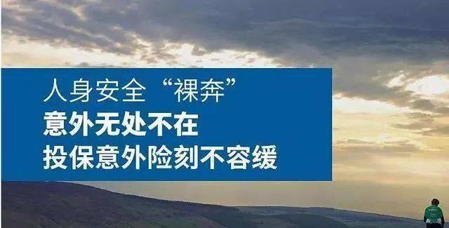 2死2伤，安徽一地4人跳广场舞时被雷击中，落雷瞬间曝光，水泥地砖被击穿......