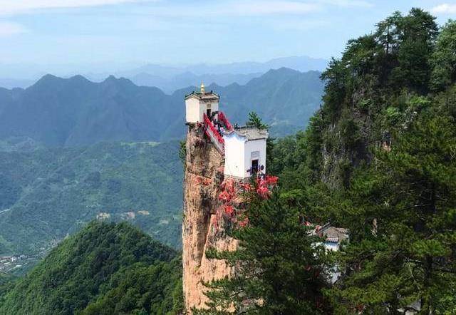 竟有建在悬崖上的寺庙？还是我国最险要的景区！你敢前去挑战吗？