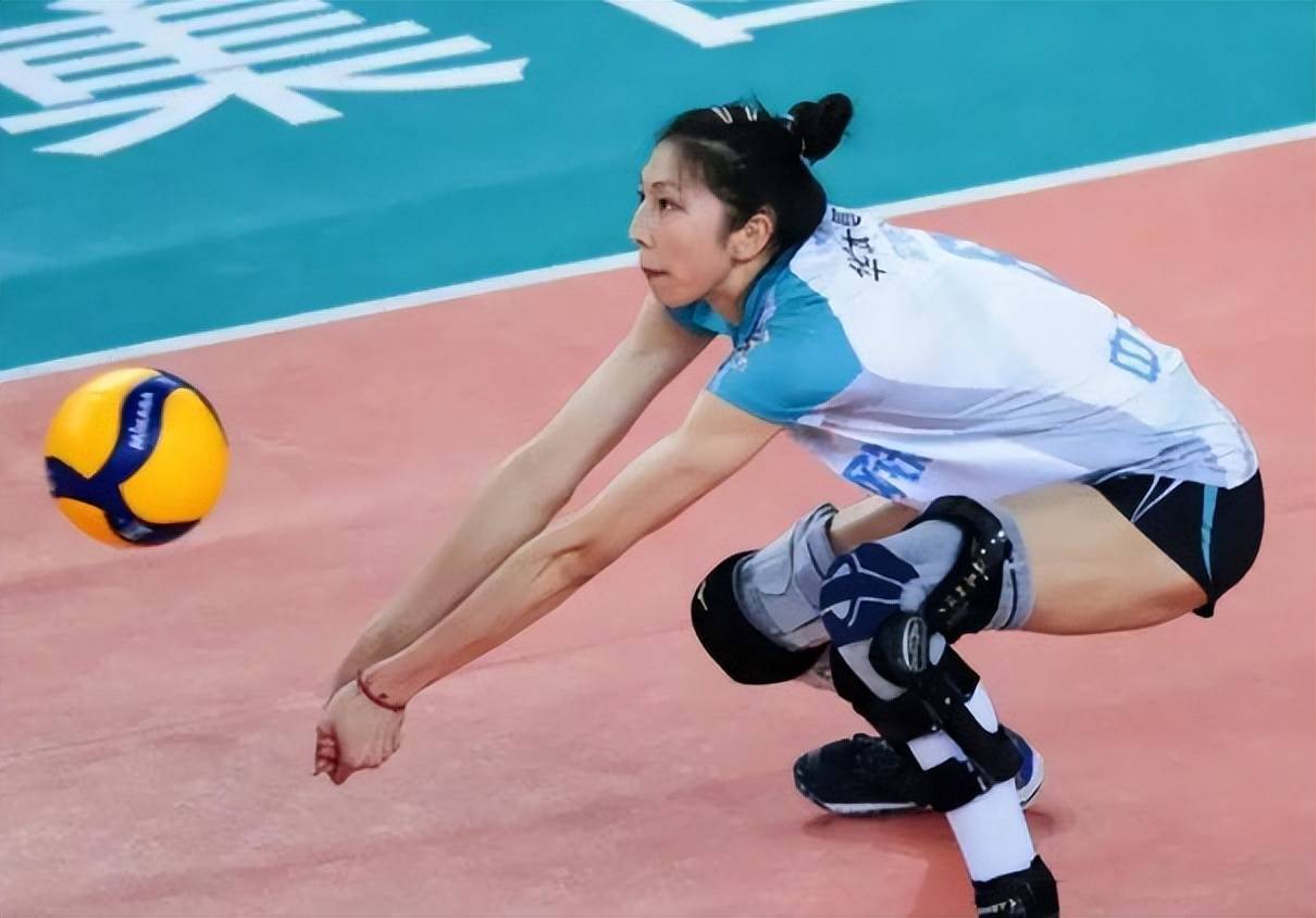 央媒赞女排2队未来可期 热议吴梦洁上1队 带护具鏖战获最佳主攻