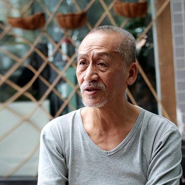 尝试,依然失败,她没有放弃,终于在好友那英和歌舞团师哥陈彼得的帮助
