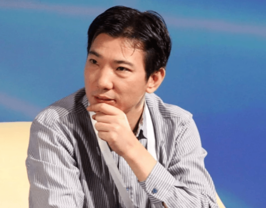 蔡文胜的努力下，营收达到10亿，一举成为全国最大的小游戏网站。李兴平